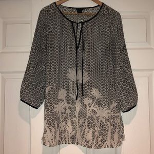 ✨ANN TAYLOR Black & White Flower Top